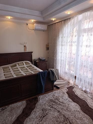 Продажа домов: Продается двухэтажный дом с привлекательной отделкой. Фасад дома — 10