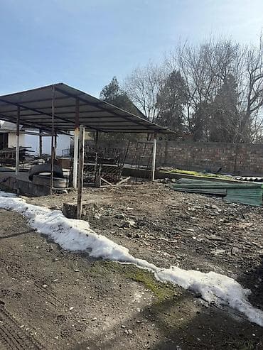 сдаю место ош базар: Сдается навес с участком для бизнеса, раньше был ковромойкой. Есть — 3