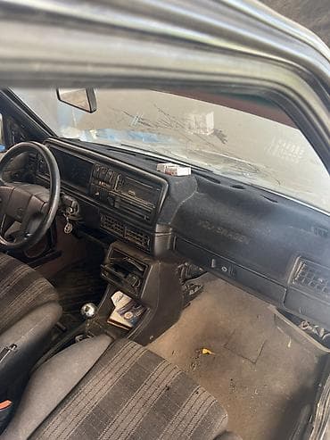 бампер вента: Volkswagen Golf: 1990 г., 1.8 л, Механика, Бензин, Хэтчбэк — 9