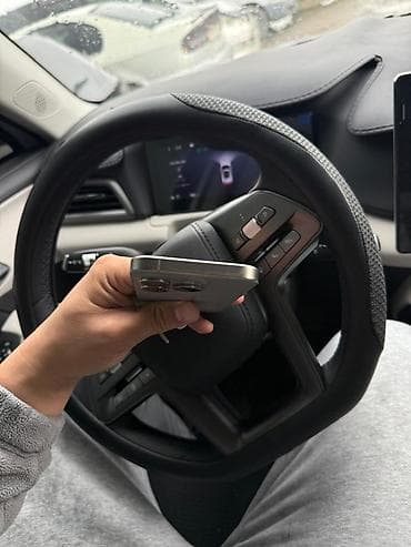 сумка через плечо: IPhone 15 Pro, Natural Titanium — 5