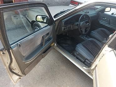 mazda 321: Mazda 626: 1991 г., 2 л, Автомат, Бензин, Седан — 4