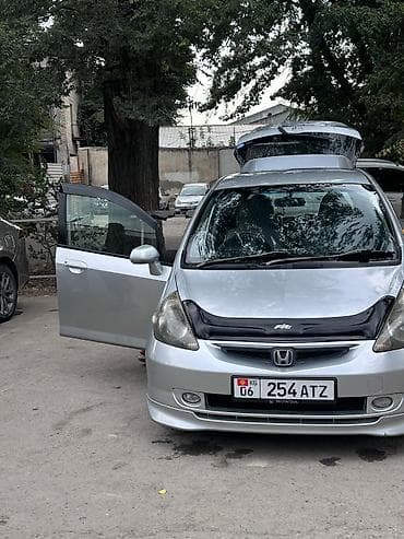 step 2: Honda Fit: 2001 г., 1.3 л, Автомат, Бензин, Хэтчбэк — 4
