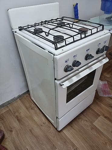 Техника и электроника: Газовая плита с духовкой, классический белый корпус. - 4 газовые — 2