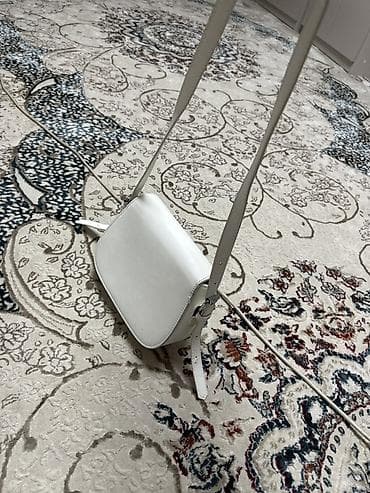 рюкзак из кожи: Белая женская сумка через плечо (кроссбоди) - Материал: гладкая — 2