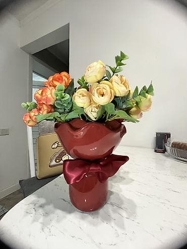 зеркало в аренду: Керамическая ваза в виде букета🫶🌷 - Высота: 20 см - Доступно в 4 — 7