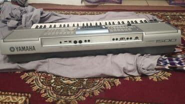 детское пианино синтезатор: Электронный синтезатор Yamaha, установленный на складной Х-образной — 4