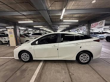 prius: Toyota Prius: 2018 г., Гибрид, Хэтчбэк — 4