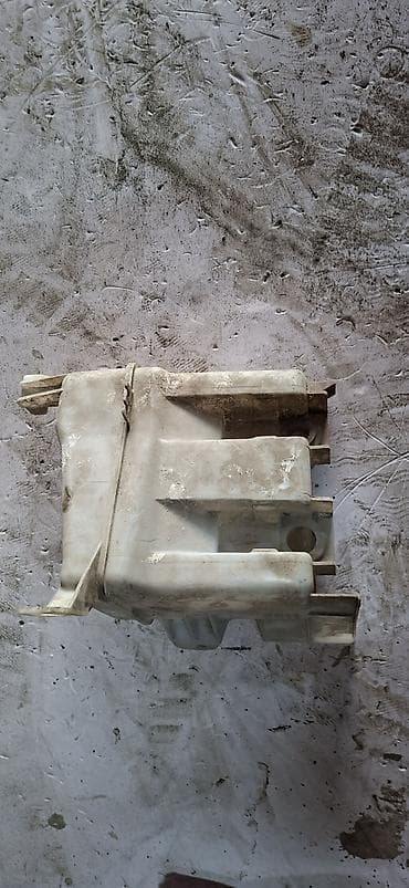 Бачок Toyota 2003 г., Б/у, Оригинал, Япония at lalafo.kg Бачок Toyota 2003 г., Б/у, Оригинал, Япония