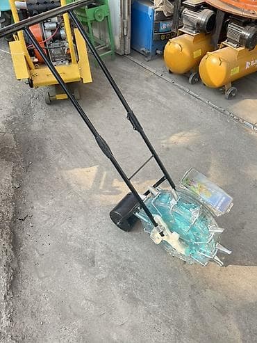 КУНы: Ручная сеялка для овощных и зерновых культур Описание: - Толкательная — 2