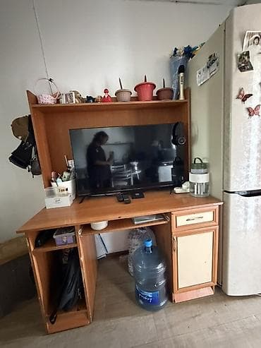 надсанальные столы: Компьютерный стол, С полками — 1