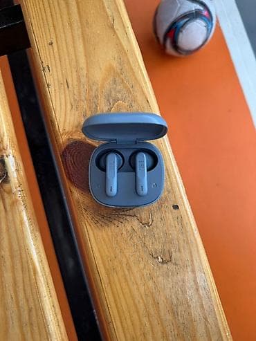 samsung flip: Беспроводные наушники JBL в компактном зарядном кейсе (цвет — 2