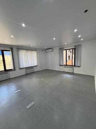 Аренда офисов, 135 м², В жилом комплексе, 1 линия — 1