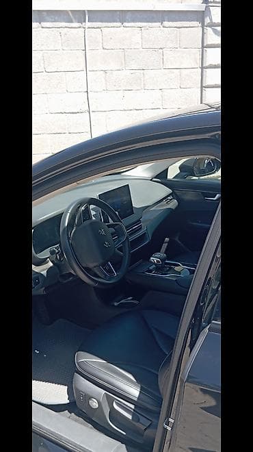 carplay android: Электромобиль (седан) черного цвета Основные особенности: Hongqi — 4