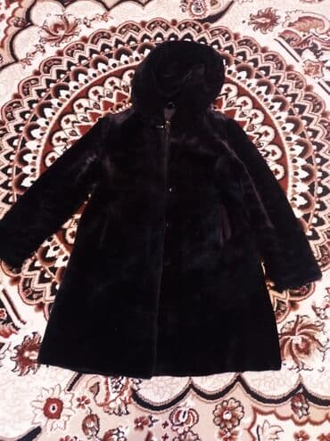 шуба кроликовая: Продается шуба, в нормальном состоянии, искусственный мутон, дыр — 1