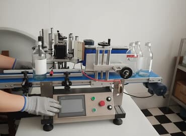 бу оборудование для ресторанов: Автоматическая этикетировочная машина, предназначенная для точного и — 1