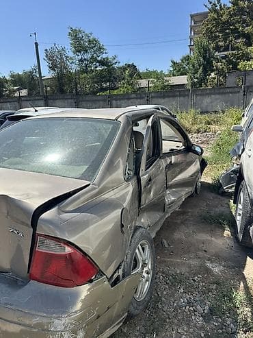 f 4: Ford Focus: 2004 г., 2 л, Автомат, Бензин, Седан — 8