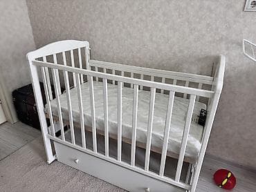 детские комбинезоны с ушками: Манеж-кровать, Б/у, С комодом — 1