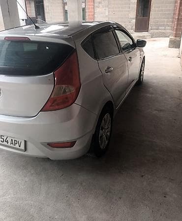 Hyundai Solaris: 2013 г., Механика, Хэтчбэк — 2