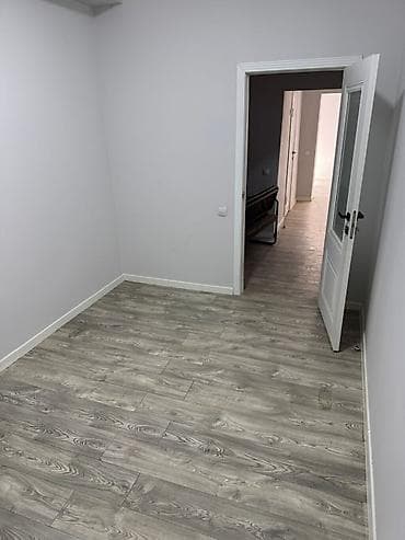 12 микр: Сдается помещение 10 кв. м под тихий офис или другое назначение + — 2