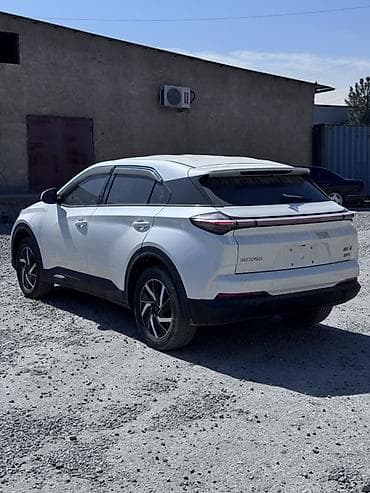 b class: Электромобиль Neta U pro (кроссовер), белый цвет кузова. Основные — 1