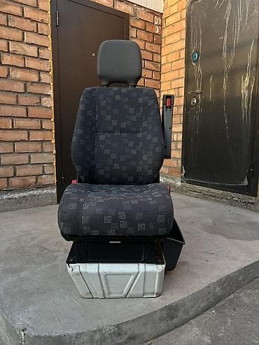 установка сабвуфер: Переднее сиденье, Ткань, текстиль, Mercedes-Benz — 1