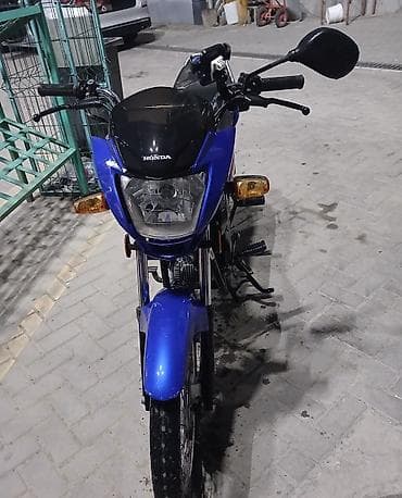 Мотоциклы: Honda Pridor — легкий городской мотоцикл синего цвета. Основные — 2