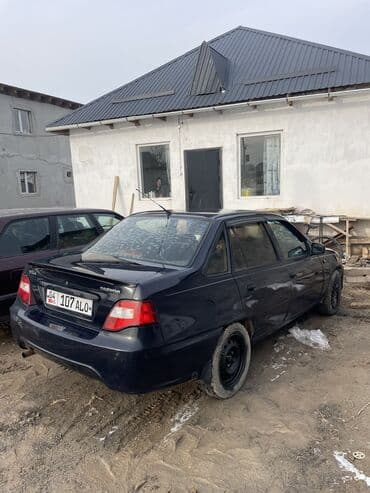 привод бмв: Легковой автомобиль седан темно‑синего цвета. Кузов: - 4 двери — 2