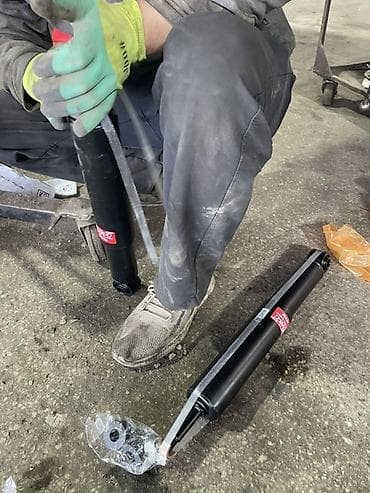 на лендкрузер амортизаторы: Задний амортизатор Toyota 2009 г., Б/у, Япония — 1