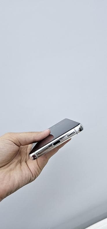 galaxy z flip3 5g цена: Смартфон Samsung Galaxy S22 (белый) — 6