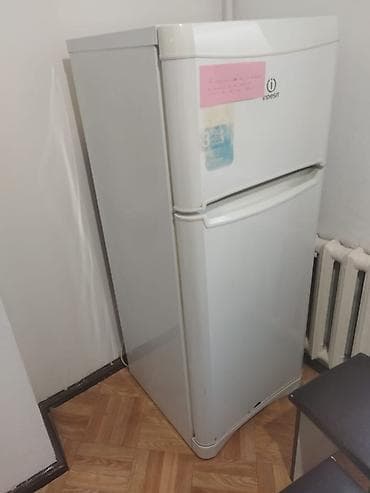 продаю холодильники бу: Холодильник Indesit, Б/у, Двухкамерный, 170 * — 1