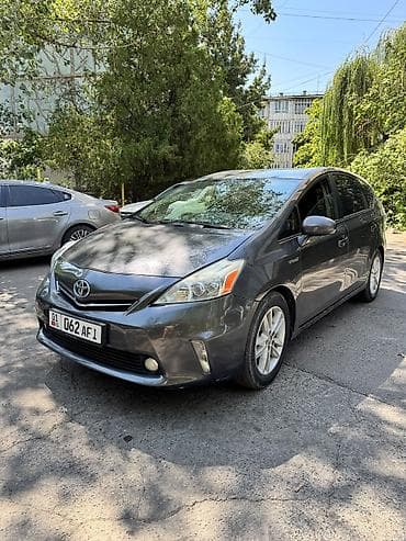 Toyota Prius: 2012 г., 1.8 л, Вариатор, Гибрид, Универсал