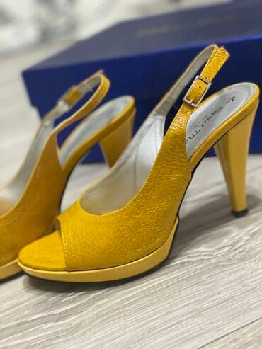 Босоножки с Италии 35 размера. Покупала дорого, отдам за 500