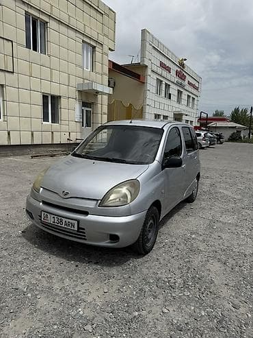 бар авто: Toyota Yaris Verso: 2000 г., 1.5 л, Кол менен иштөөчү, Бензин, Вэн/Минивэн — 7