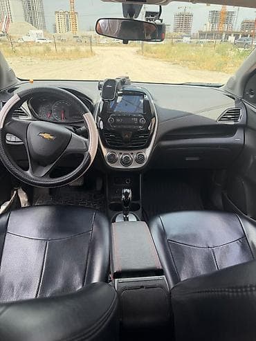 Продажа авто: Chevrolet Spark: 2017 г., 1 л, Автомат, Бензин, Хэтчбэк — 4
