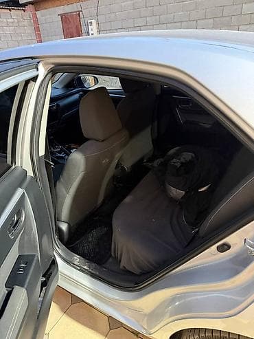 Toyota Corolla: 2018 г., Автомат, Бензин, Седан — 8