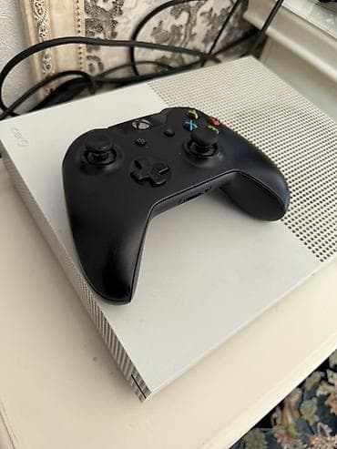 Игровая консоль Microsoft Xbox One S (белая) с дисководом