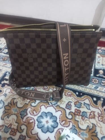 сумка клатч б у: ЛуиВитон покупала в Абаде ГУМе за 3190 т.с качество отличная. Новая — 1