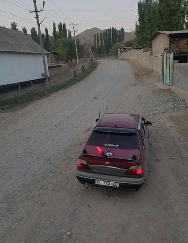 Унаа: Daewoo Nexia: 2001 г., 1.6 л, Кол менен иштөөчү, Бензин, Седан — 2