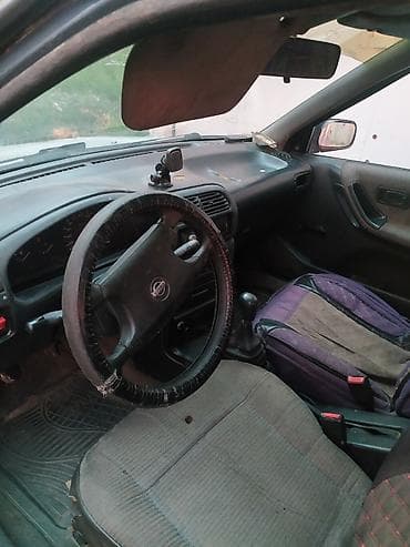Транспорт: Nissan Sunny: 1991 г., 1.4 л, Механика, Бензин, Седан — 5