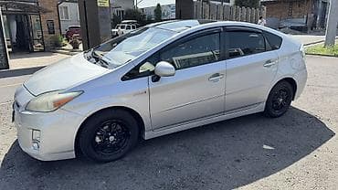 model x: Toyota Prius: 2011 г., Гибрид, Хэтчбэк — 2