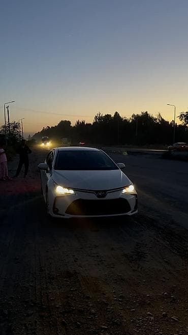 россрочку: Toyota Corolla: 2018 г., Гибрид, Седан — 1