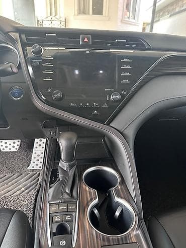 lexus e: Toyota Camry: 2018 г., Гибрид, Седан — 8