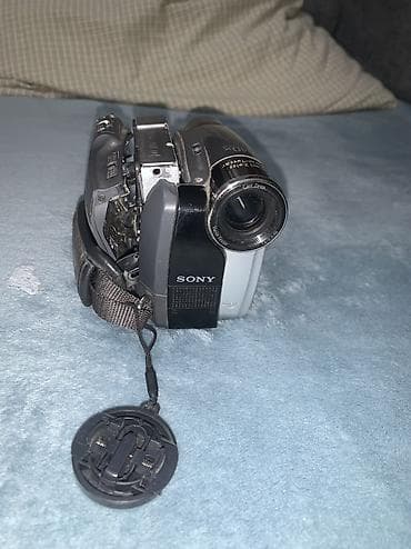 камеры со звуком: Видеокамера Sony DCR-HC23E Handycam с оптикой Carl Zeiss Vario-Tessar — 3