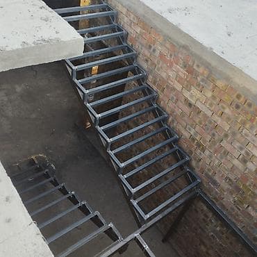 Лестницы и комплектующие на заказ: Металлическая лестница Наружные, Бесплатный замер, Форма лестницы: Много-маршевая — 2