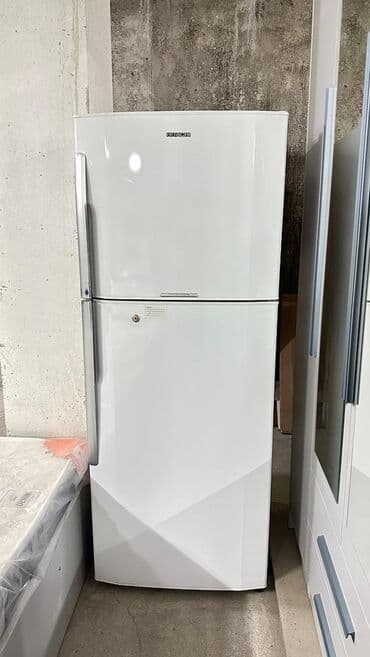 Холодильник Hitachi, Б/у, Двухкамерный, De frost (капельный), 68 * 170 * 75