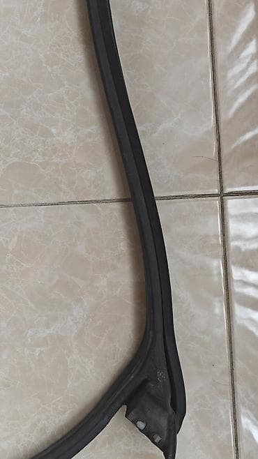 кузовной герметик: Уплотнитель двери Передняя левая Mercedes-Benz, Оригинал — 2