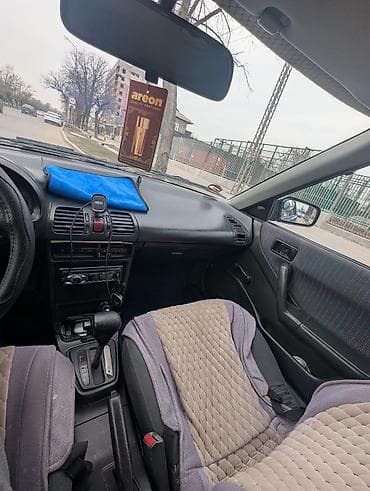 mx 5: Mazda 323: 1992 г., 1.6 л, Автомат, Бензин, Хэтчбэк — 2