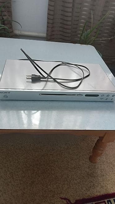 pc card: CD/DVD-плеер Sony DVP-LS755P - Компактный тонкий корпус, фронтальная — 1