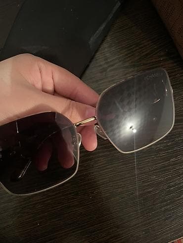 Солнцезащитные очки Chanel - Форма: крупные квадратные линзы