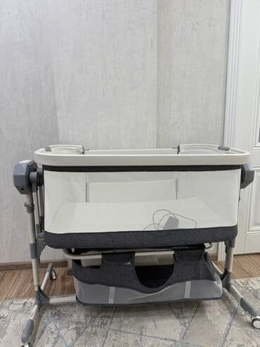 коляска беби тайм: Детская приставная кроватка, С колесиками, цвет - Серый — 1